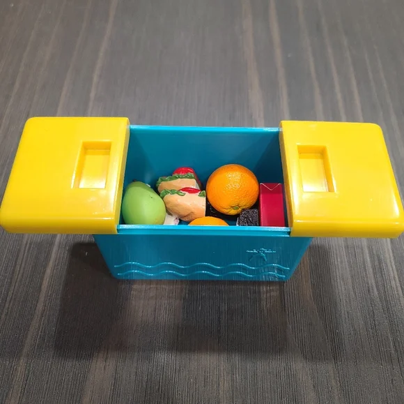 Retired 1998 American Girl Picnic Goodies (Lunch for Two) - Picture 2 of 4